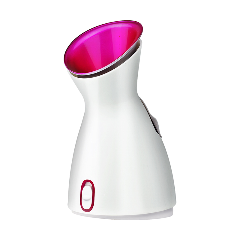 Facial steaming device